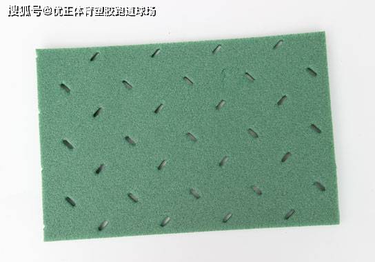 人造草坪減震墊與防潮墊 提升運(yùn)動(dòng)安全與場(chǎng)地壽命的關(guān)鍵選擇